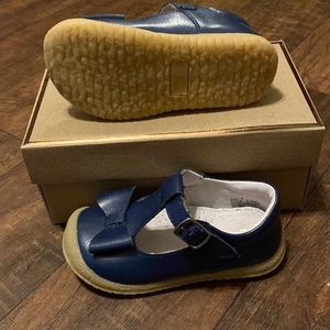 L’Amour Size 7 Navy Dress shoes